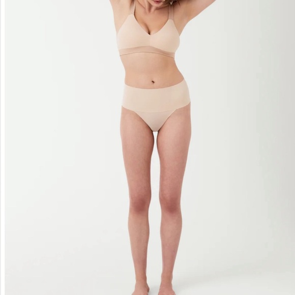 SPANX | Undie-tectable® Smoothing Thong in Soft Nude, Size M, NWT - Picture 10 of 12